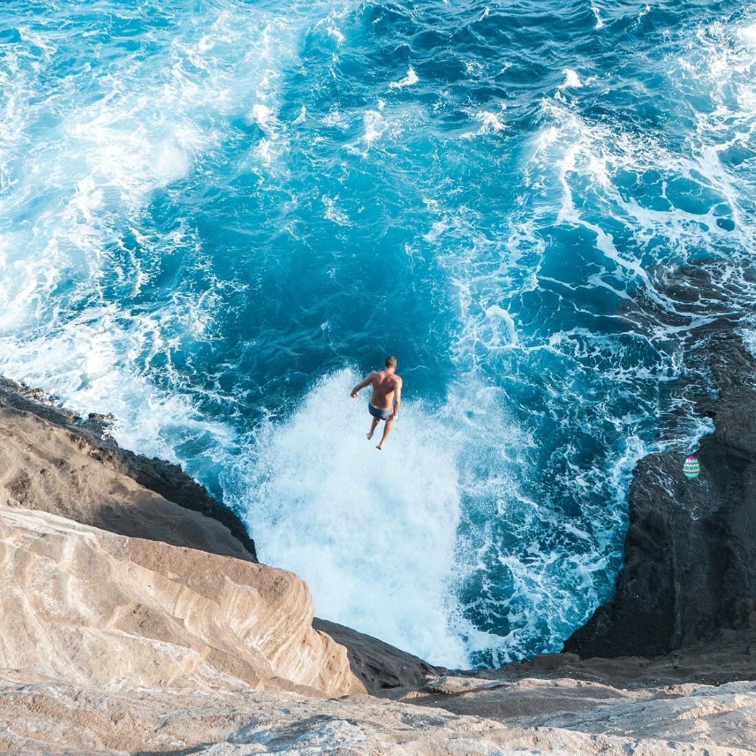 Man-jumping-into-sea